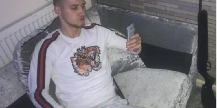 Ndodhej në arrest shtëpie për plagosje, 22-vjeçari abuzon seksualisht me një të mitur