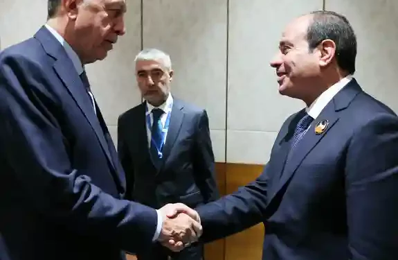 Dikur e quajti “vrasës” ndërsa sot e quan “vëlla”/ “Martesë” nga interesi mes Turqisë dhe Egjiptit!