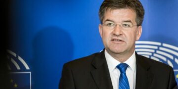 Pas situatës së tensionuar në veri, Lajçak vizitë blic në Prishtinë