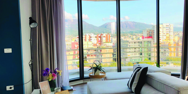 Familjet shqiptare jetojnë ngushtë, 65% e banesave të banuara janë nën 69 metër katror