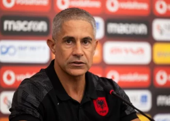 Përplasja Asllani-Manaj?/ Silvinjo nuk i “kursen” të dy 