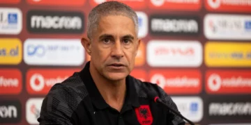 Përplasja Asllani-Manaj?/ Silvinjo nuk i “kursen” të dy 