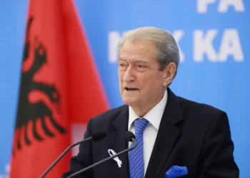 Ish-kryeministri Berisha në SPAK, i paraqitet akuza zyrtare bashkë me dhëndrin e tij