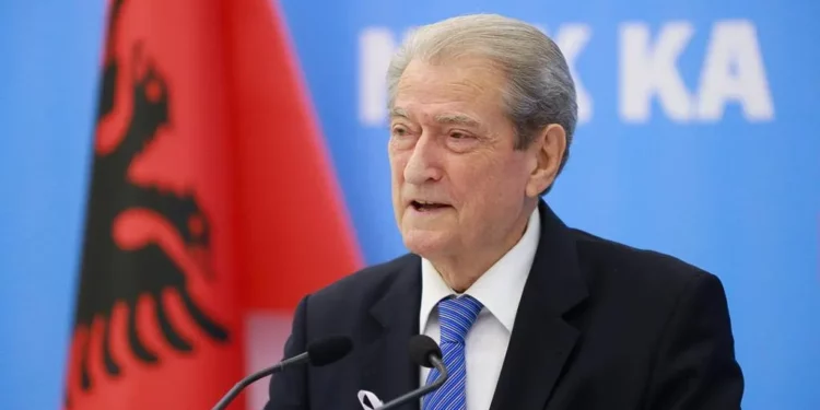 Ish-kryeministri Berisha në SPAK, i paraqitet akuza zyrtare bashkë me dhëndrin e tij