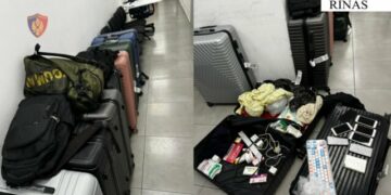 Prostitucion, kontrabancë dhe lojëra fati, arrestohen 3 shtetas kinezë në Rinas/ Çfarë u gjet në valixhet e tyre!
