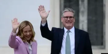 Kryeministri britanik: Bashkëpunim me Italinë mbi migracionin; shpreh interes mbi marrëveshjen me Shqipërinë