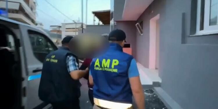 Gjobisnin makinat dhe lekët i mbanin për vete, 22 policë vihen nën hetim/ Shkaktuan një dëm prej 20 milionë lekësh