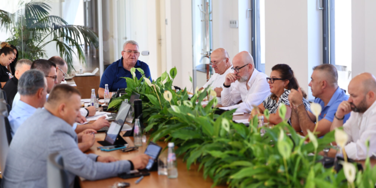 Futbollistë të huaj pa limit në fushë dhe televizion për FSHF, zbardhen vendimet e fundit të komitetit ekzekutiv