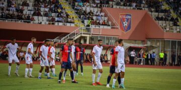 ZYRTARE/ Erdhi me bujë të madhe, por largohet pas 6 javësh kampionat! Klubi i Superiores ndërpret bashkëpunimin me trajnerin dhe e zëvendëson me…