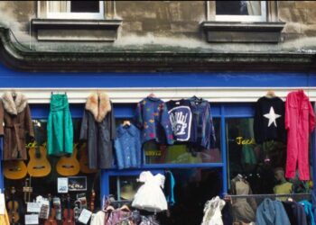 Kosto e jetesës çon shqiptarët te “Gabi”/ Bien importet e veshjeve të reja, rriten të të përdorurave