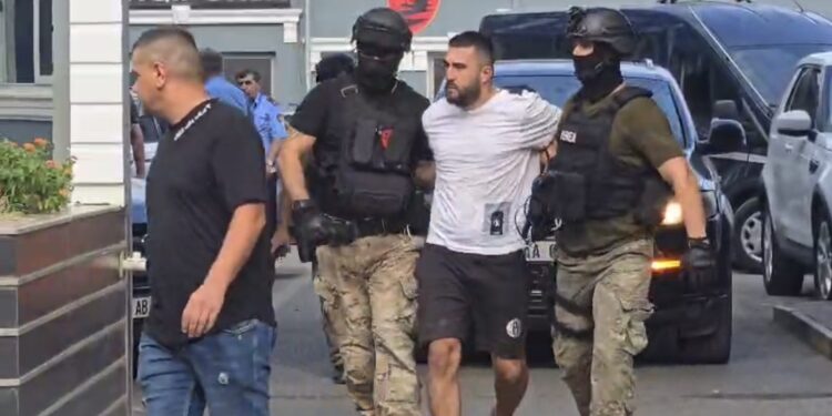 U kthye nga Dubai në Nikël, RENEA prangos rivalin e Durim Bamit / pamjet e Marklen Haka me pranga