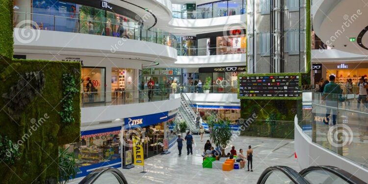 4 vjeçarja në reanimacion, në gjendje kritike. Rrëzohet nga shkallët elektrike tek Toptani Shoping Center