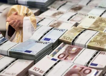 Plas skandali me paratë e Kishës Katolike/ Dy priftërinj vodhën 3 milionë euro dhe i investuan në lokale nate 