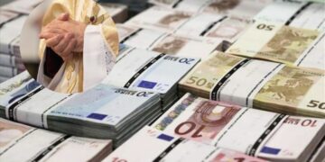 Plas skandali me paratë e Kishës Katolike/ Dy priftërinj vodhën 3 milionë euro dhe i investuan në lokale nate