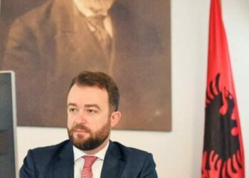 Prokuroria kërkon 2 vite burg për ish Sekretarin e Ministrisë së Financave Arlind Gjokutaj / Dënohet me kusht