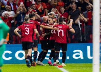 Legjionarët kuqezi/ Shënojnë Seferi dhe Shpendi, Uzuni bëhet kapiten, Mitaj në formacion