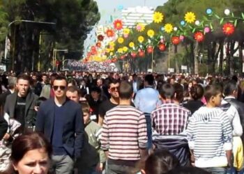 Në Shqipëri ka 343 mijë beqarë nga mosha 25-59 vjeç, cila gjini mbizotëron!