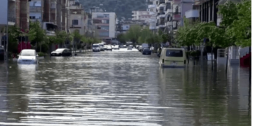 Vlora “pushtohet” nga uji, përmbytje masive, dëme në biznese e banesa / bashkia kërkon ushtrinë ❗️
