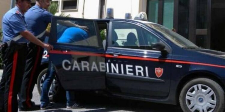 Qëlloi me armë djalin e partneres pas një debati, 18-vjeçari në gjendje të rëndë