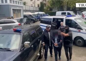 Merrnin mijëra euro për të trafikuar emigrantë drejt vendeve të BE, 15 të arrestuar në Tiranë/ Zbulohen emrat 