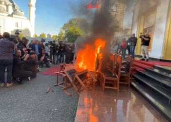 WebLajm zbardh faturat për 4 deputetët e PD / Lekët për Karriget e reja ose ju mbahen nga rroga me dy këste (Dokumenti) 