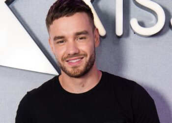 Bie nga kati i tretë i hotelit, ndërron jetë artisti i njohur/ Pamje tronditëse nga dhoma e hotelit ku u gjet edhe drogë