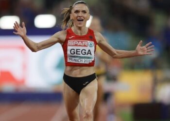 Maratona e Tiranës, Luiza Gega vendos rekord kombëtar/ Veliaj i dorëzon medaljen