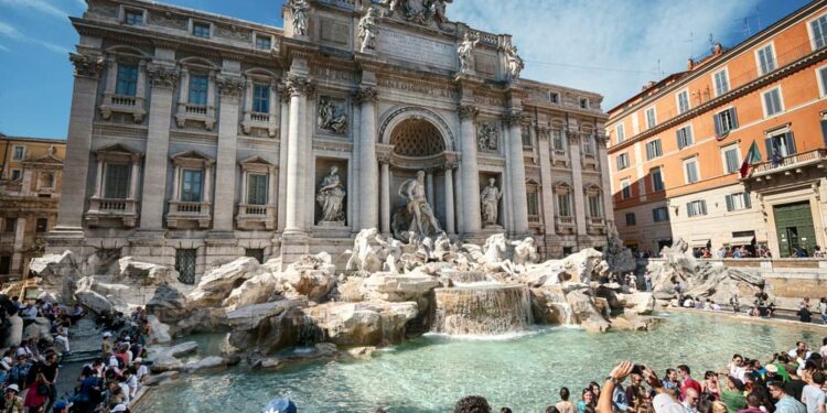 Ku shkojnë monedhat që hidhen në shatërvanin e famshëm Trevi në Romë?