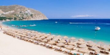 Rregullorja e re në Shqipëri, shezlone vetëm për hotelet/ Dalin detajet si do ndahen plazhet në vend