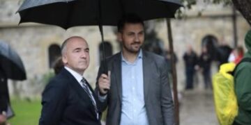 Dyshohet për shkak të detyrës, sulmohet fizikisht kryetari i Komunës së Pejës