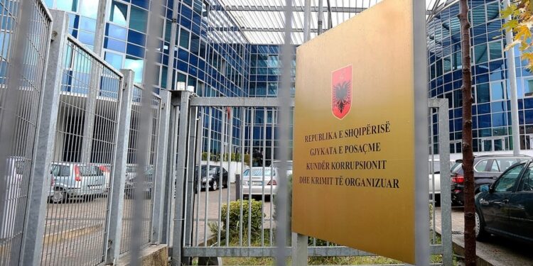 Investuan në Shqipëri paratë e trafikut të drogës në Itali/ SPAK kërkon konfiskimin e pasurive të 15 personave dhe familjarëve të tyre