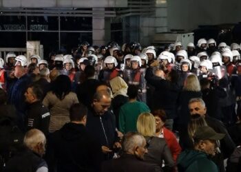 Bllokuan akset rrugore gjatë protestës së djeshme, kallëzohen në SPAK 16 deputetë të opozitës dhe Kryetari i Bashkisë Kavajë