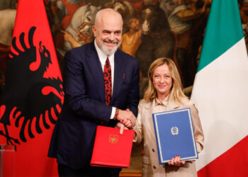 “Trafikantët më kërcënuan me vdekje”/ Meloni flet për marrëveshjen me Shqipërinë