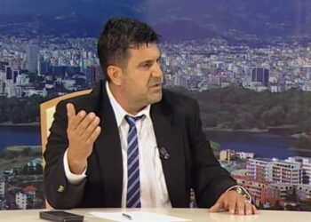 Aksidenti me pasoja në Lushnjë, viktima avokat Koçiu /  Kreu i Dhomës, Maks Haxhia: Ndohemi pranë familjes…