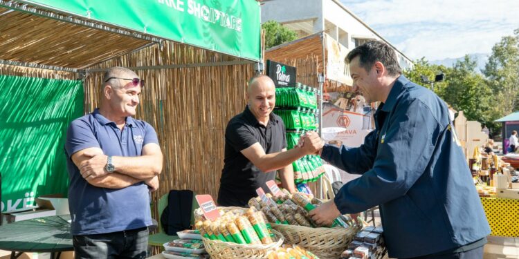 Panairi “Tirana Agro”, Veliaj: Blini produkte vendase; Pishat që do hiqen nga autostrada do të mbillen në parqe”