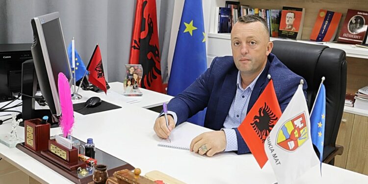 Kryebashkiaku i Burrelit në Spak, Agron Malaj po i përgjigjet BKH / pamjet