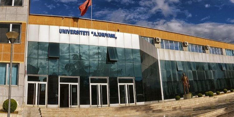 Merrnin para nga studentët për t’i kaluar në provime, arrestohen 7 pedagogë në Universitetin e Elbasanit/ Emrat