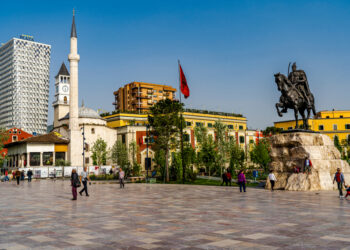 Kryeqyteti, vetëm gjysma kanë mbetur ‘Tironsa’, pas tyre vijnë dibranët dhe korçarët