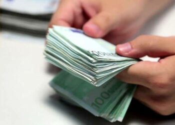 Tatimet letër bizneseve për të deklaruar pagat reale të punonjësve/ Vetëm 9 mijë subjekte publikojnë shifrat, rrezikojnë mbi 37 mijë të tjerë 