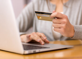 63% e numrit të pagesave bankare bëhen nëpërmjet internetit