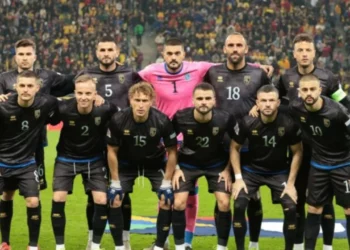 Thirrjet raciste dhe anti-Kosovë nga tifozët rumunë, ndërpritet ndeshja/ Federata deklaratë publike