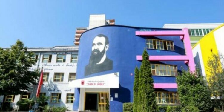 Sherr para shkollës “Fan Noli” në Tiranë, vritet me thikë nxënësi 14-vjeçar, konflikti nisi në instagram/ PAMJET