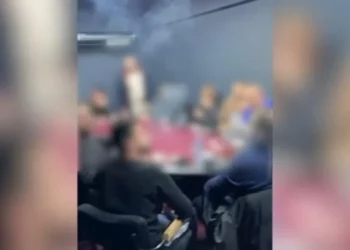 Zihen ‘mat’ në tavolinën e pokerit, 29 të arrestuar dhe 1 në kërkim në Tiranë/ Sekuestrohen shuma parash 