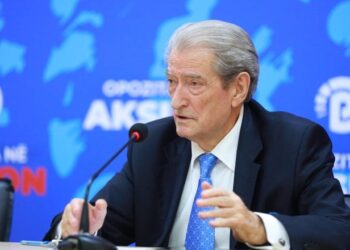 Sali Berisha lirohet nga arresti shtëpiak pas 333 ditësh / Vendimi