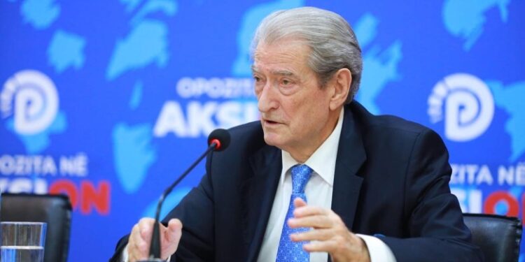 Sali Berisha lirohet nga arresti shtëpiak pas 333 ditësh / Vendimi