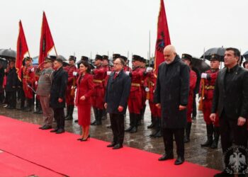 Dita e Çlirimit, Presidenti Begaj dhe politikanët shqiptarë përkujtojnë dëshmorët e Kombit 