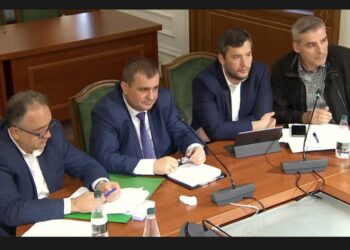 Paradoksi / Spak mbush arkën e shtetit dhe përballet në gjyq me “Investitorët Strategjik”, qeveria i ul buxhetin e pagave 1 mil euro ❗️