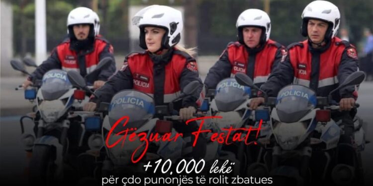 Shpërblim Policave në terren për festën e Vitit të Ri / Ministri Hoxha: Blutë shembull suksesi