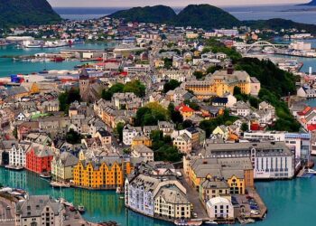 Norvegjia do të bëhet vendi i parë në botë pa makina me lëndë djegëse/ Në vitin 2025, vetëm EV!