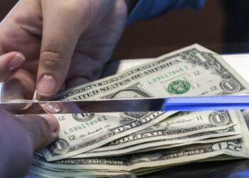 Rekord i ri dërgesash nga emigrantët/ Përgjatë nëntë muajve, në vend erdhën rreth 772 milionë euro